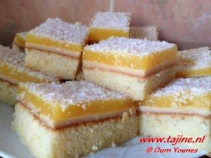 Cake met twee verschillende pudding