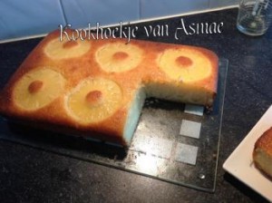 Griesmeel cake met vanille yoghurt en ananas.