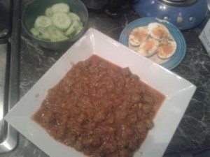 Kefta (Gehakt) in tomatensaus
Alle ingrediënten met tomaten in tajine
De gahaktballetjes
Balletjes toevoegen aan de tomatensaus