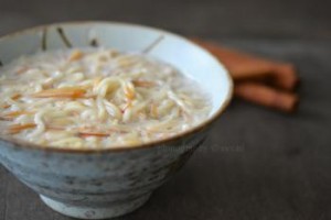 Vermicelli in melk
Vermicelli beetje bakken in koekenpan
Water koken met suiker
Vermicelli koken in water met suiker
Vermicelli bij de melk voegen