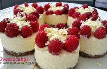 Mini cheesecakes met witte chocolade en frambozen