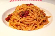 Spaghetti met rode pesto